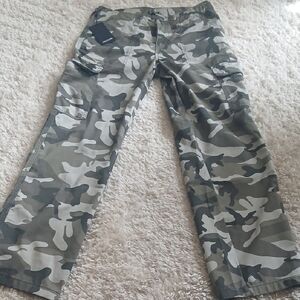 NWT TRUE RELIGION CARGO PANTS